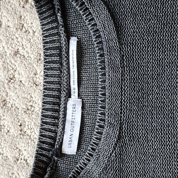 Urban Outfitters cropped knit sweater - Picture 2 of 4